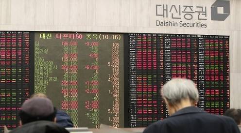 주식이 젊은 세대의 재태크 수단에서 외면받고 있다. 사진은 지난해 12월말까지 운영됐던 대신증권 여의도 객장 모습. (사진=연합뉴스)