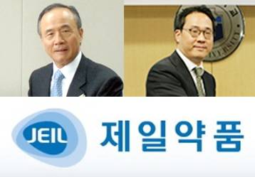 한승수 제일약품 회장(왼쪽)과 그의 아들 한상철 부사장. (사진=제일약품)