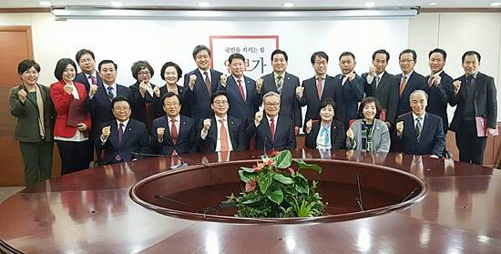 자유한국당 신임 지역위원장 기념촬영(사진= 김진부 기자)