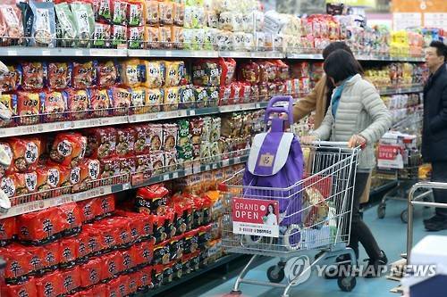 지난해 탄핵정국이라는 비상 상황 속에서 식품기업들이 줄줄이 가격 인상을 단행했다. (사진=연합뉴스)