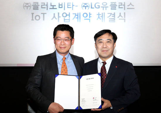 20일 씨네드 쉐프 압구정에서 이한응 ㈜콜러노비타 사장(좌), 안성준 LG유플러스 IoT 부문장(우)가 IoT 비데 사업 계약을 체결하고 있는 모습 (사진=LG유플러스)