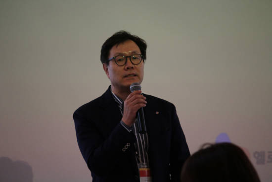 변동식 CJ헬로비전 대표가 고객센터 대표들에게 인사말을 전하고 있다. (사진=CJ헬로비전)