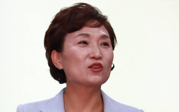 김현미 국토교통부 장관 후보자는 뉴스테이의 공공성이 부족하다고 지적했다. 이에 임대료를 인하하는 방향으로 제도 개선이 이뤄질 가능성이 높아졌다. (사진=연합뉴스)