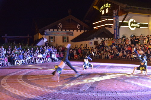 B-boy(비보이)공연 모습. (사진=부영그룹)