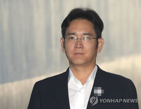 이재용 삼성전자 부회장이 2일 서초구 서울중앙지방법원에서 열린 속행공판에 출석하고 있다. (사진=연합뉴스)