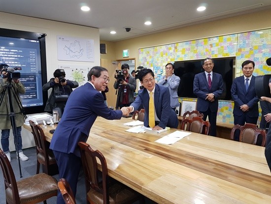 최성 고양시장이 박원순 시장을 만나 이명박 정부이 사찰과 관련해 공동대응을 논의했다(사진= 김진부 기자)