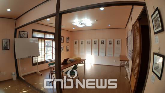 마포구는 일본군 장교관사 내부를 독립운동역사관으로 꾸몄다. 그러다보니 독립열사와 일본군장교가 같은 방에 거주(?)하게 되는 모양새가 됐다. (사진=도기천 기자)