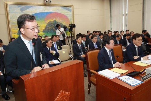지난 16일 심성훈 케이뱅크 대표가 국회 정무위원회에서 열린 금융위원회에 대한 국정감사에서 증인으로 출석해 질의에 답하고 있는 모습. (사진=연합뉴스)