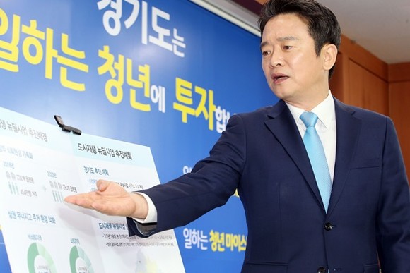 9일 오전 경기도청 브리핑룸에서 남경필 경기도지사가 도시재생 뉴딜사업 추진계획 관련 브리핑을 하고 있다.(사진=경기도)
