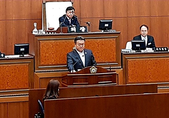 임호석 의정부시의원이 2차본회의에서 5분 자유발언을 하고 있다(사진= 김진부 기자)
