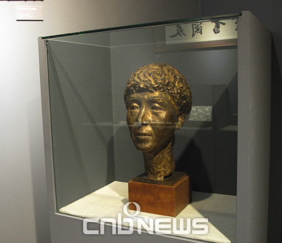 전시장을 돌아나오는 막바지에 마련된 박계희 여사 흉상(사진=선명규 기자)