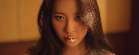 선미 '가시나' 뮤직비디오의 한 장면. (사진 = 뮤직비디오 캡처)