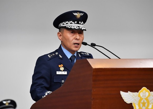 제4대 방공관제사령관 최근영 소장은 취임사를 통해 "적의 어떠한 공중도발에도 즉각 반응하기 위한 최상의 감시태세를 유지할 것"을 당부했다.