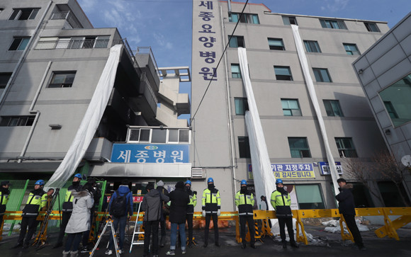 여러 차례 불법증축이 적발됐음에도 벌금만 내고 그냥 운영해온 것으로 드러난 밀양 세종병원.(사진=연합뉴스)