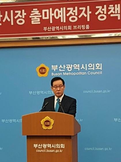 부산시장 선거 출마를 선언한 이종혁 전 최고위원이 30일 경선 공약으로 가덕도신공항 건설을 제시했다. (사진=연합뉴스)
