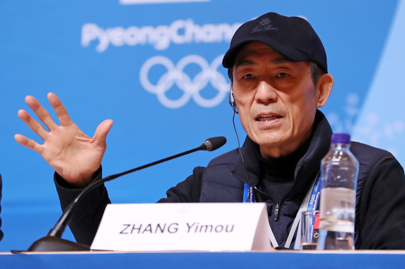 중국의 영화감독 장이머우가 24일 오전 열린 기자회견에서 폐회식 공연과 관련된 질문에 대답하고 있다. (사진 = 연합뉴스)