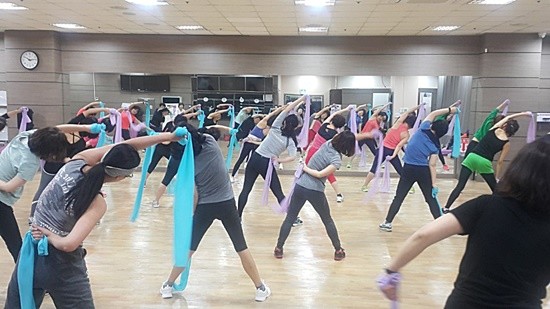 한국마사회 일산문화공감센터의 문화강좌 수강 모습(사진= 일산문화공감센터)