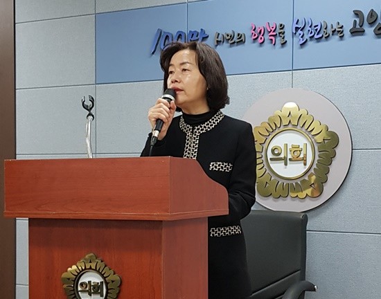 더불어민주당 김유임 고양시장 예비후보가 원팀 구성 후 첫 기자회견을 하고 있다(사진= 김진부 기자)