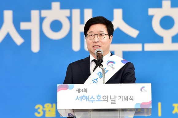 염태영 수원시장이 ‘제3회 서해 수호의 날’ 기념식에서 인사말을 하고 있다.