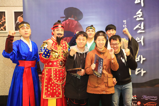 KT는 지난 17일 KT 체임버홀에서 열린 뮤지컬 ‘이순신의 바다’에 발달장애인을 초청했다. (사진=KT)
