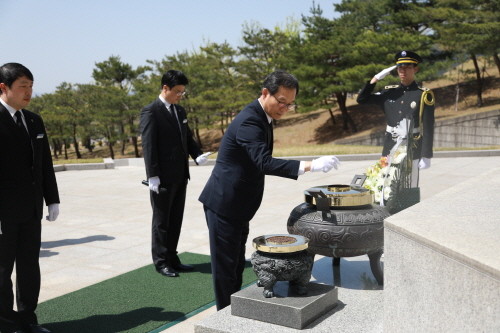 영천호국원의 일일명예집례관으로 위촉된 황규연 한국산업단지공단 이사장. (사진=한국산업단지공단)