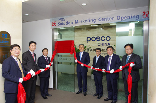 (왼쪽부터)엄기천 POSCO-CSPC 통합가공센터 법인장, 오현석 포스코차이나 솔루션마케팅센터장, 이명기 포스세아 법인장, 정탁 철강사업본부장, 슈춘청 링파오사 구매총감, 주세돈 철강솔루션마케팅실장, 정창화 포스코차이나 대표법인장 (사진=포스코)