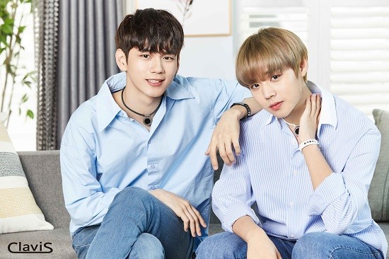 워너원 멤버 박지훈·옹성우를 모델로 내세운 클라비스 ‘보니토 & 에너제틱 건강팔찌’와 ‘에너제틱 프리미엄 목걸이’신제품 스틸컷. (사진=SK플래닛 제공)