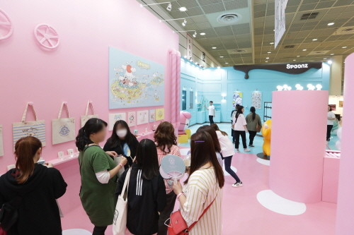 '아트토이컬쳐 2018'에 참가한 '스푼즈' 부스 모습. (사진=엔씨소프트)