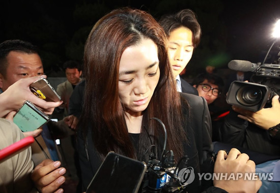 지난 2일 서울 강서경찰서에서 조사를 받고 나오는 조현민 전 대한항공 전무(사진=연합뉴스 제공)