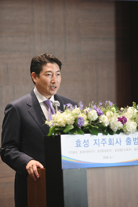 조현준 효성 회장(사진)이 지난 1일 서울신라호텔에서 열린 이사회에서 각 회사들이 전문성을 바탕으로 글로벌경쟁력을 확대하는 동시에 투명경영 활동에도 집중할 것을 당부했다. (효성 제공)
