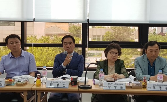 정장선 평택시장 당선인이 기획조정실 업무보고 후 환경문제 해결 의지를 밝히고 있다.(사진=평택시)