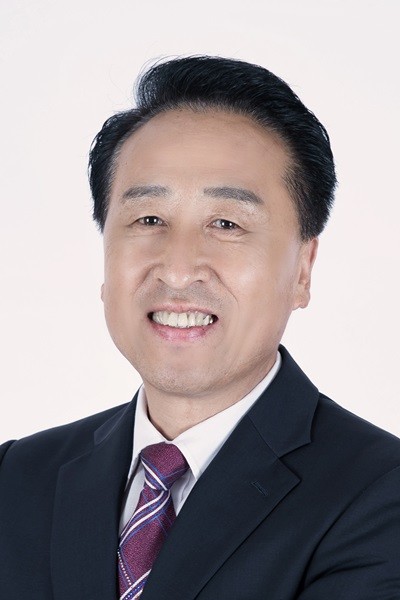 화성시의회 제8대 전반기 의장인 김홍성 의장