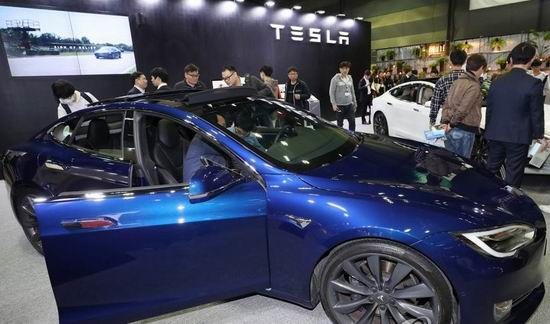 지난 4월 서울 강남구 코엑스에서 열린 ‘EV 트렌드 코리아 2018 행사장’의 테슬라 부스. (사진=연합뉴스)