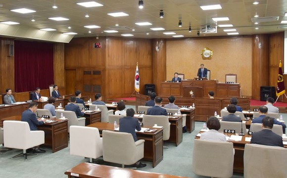 광산구의회는 17일 제240회 정례회 제2차 본회의를 열고 구정질문을 통해 구민 편의증진과 지역발전에 대한 다양한 의견을 쏟아냈다.(사진=광산구의회)