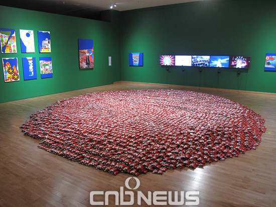 오리온의 후원을 받아 만든 천민정 작가의 '초코파이 함께 먹어요' (사진=선명규 기자)