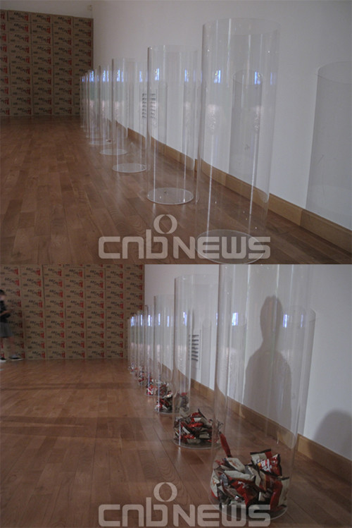 빈 통에 초코파이 포장지가 채워지는 모습 (사진=선명규 기자)