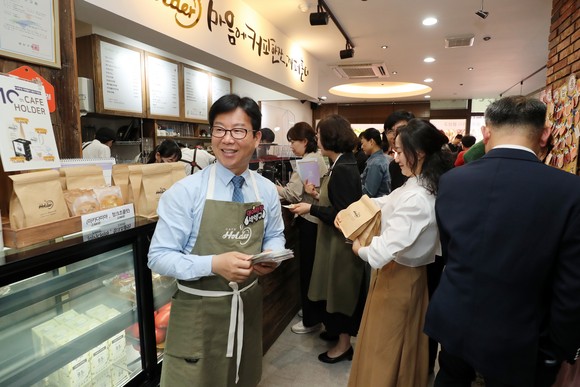 카페홀더 이미지