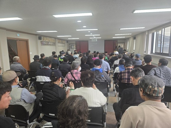 양주시가 백석지구 도시개발사업 주민설명회를 열고 사업 계획과 향후 일정을 설명하는 모습.