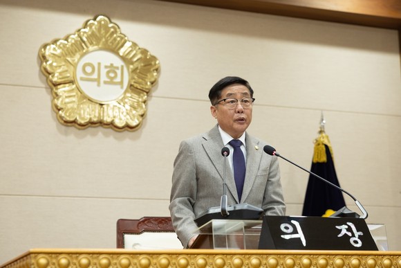 양주시의회가 제387회 임시회를 마치고 추경안과 건의안을 의결하고 있다.