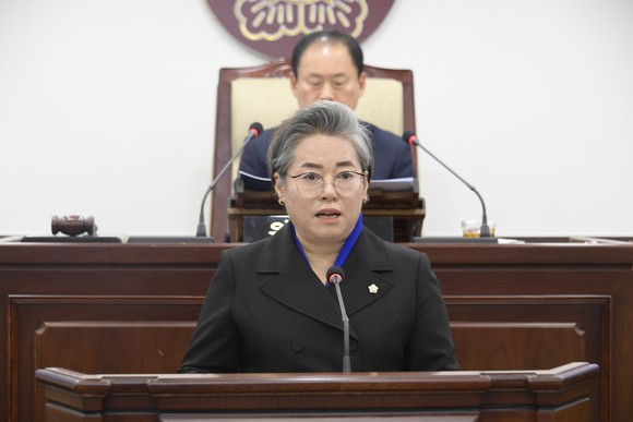 임현숙 의원이 제9대 의정활동을 돌아보며 정책 지속을 당부하고 있다.