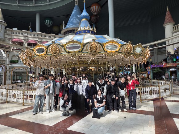 파주시청소년지원센터가 검정고시를 마친 학교 밖 청소년과 현장체험학습을 진행한 내용이다.