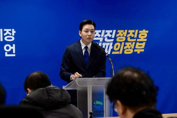 정진호 의정부시장 예비후보가 당내 경선 탈락 후보들의 연대 행보를 비판한 내용이다.