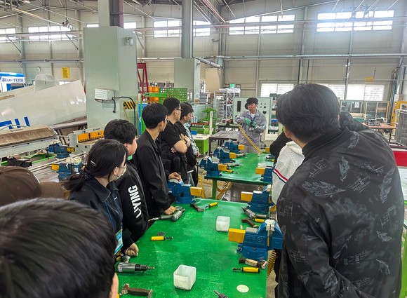 한국항공대가 북향민 청년·청소년을 대상으로 항공 진로 체험 캠프를 열었다.