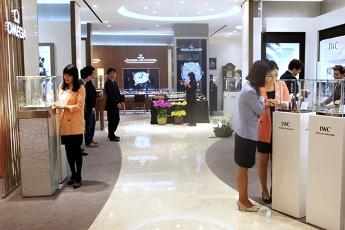 신세계 센텀시티는 19일 2층 서관에 해외 유명 시계브랜드를 한자리에 모은 ‘럭셔리 워치존’을 새롭게 선보이고 있다. 사진제공=신세계센텀시티