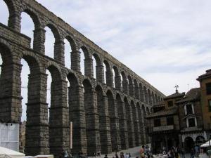 로마제국의 위대한 유산인 로마 수도교.