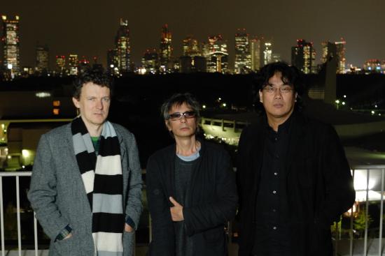 세 명 감독 사진