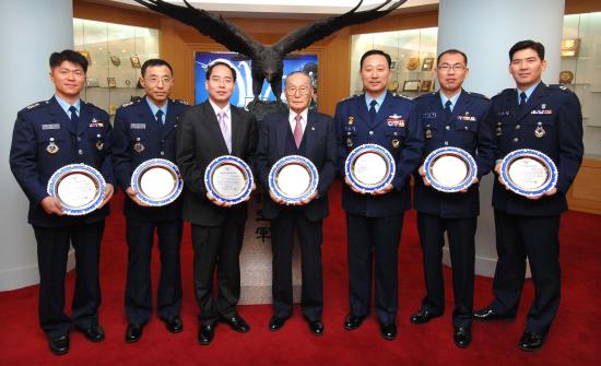 전투력 발전 부문(단체) - 제11전투비행단 122전투비행대대장 이영수 중령<br />
신지식·정보화 부문(개인) - 공군사관학교 장기석 중령<br />
협력 부문(단체) - 경상북도 울진군 부군수 박기원님<br />
특별상 부문(개인) - 이원복님<br />
조직운영 발전 부문(단체) - 정책홍보실 정책관리처장 윤흥기 대령<br />
희생·봉사 부문(개인) - 제15혼성비행단 김대형 상사 <br />
체육·문화 부문(단체) - 계룡대근무지원단 공군의장대장 서창성 중령(진)/공군제공<br />